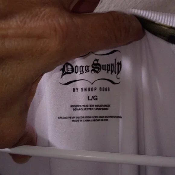 Dogg Supply Snoop Dogg “Drop It Like It’s Hot” Graphic Tee – Size Large - Picture 2 of 3